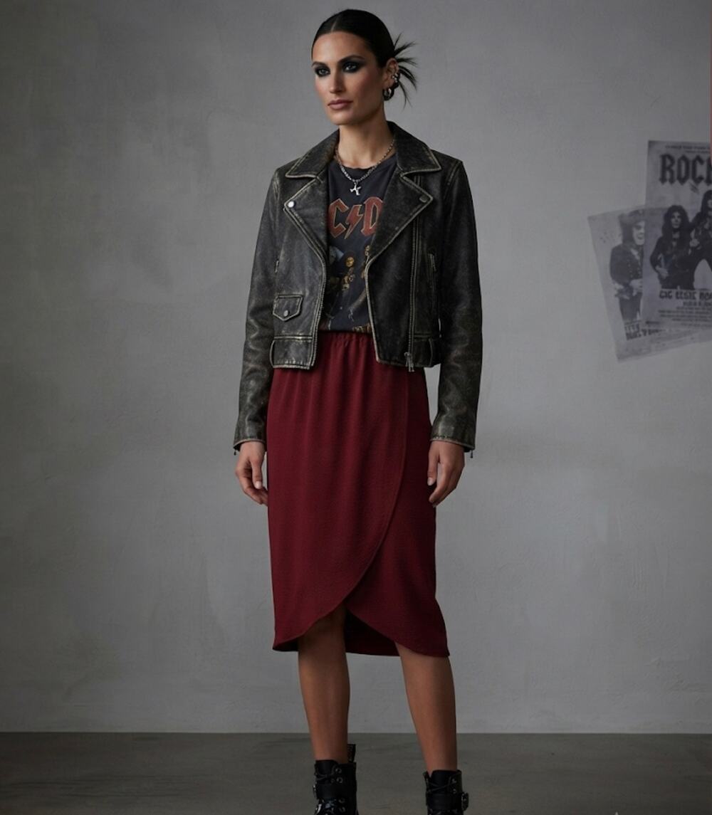 New Walter baker Erica tulip Skirt shimmer knit red  Sz 4
$168